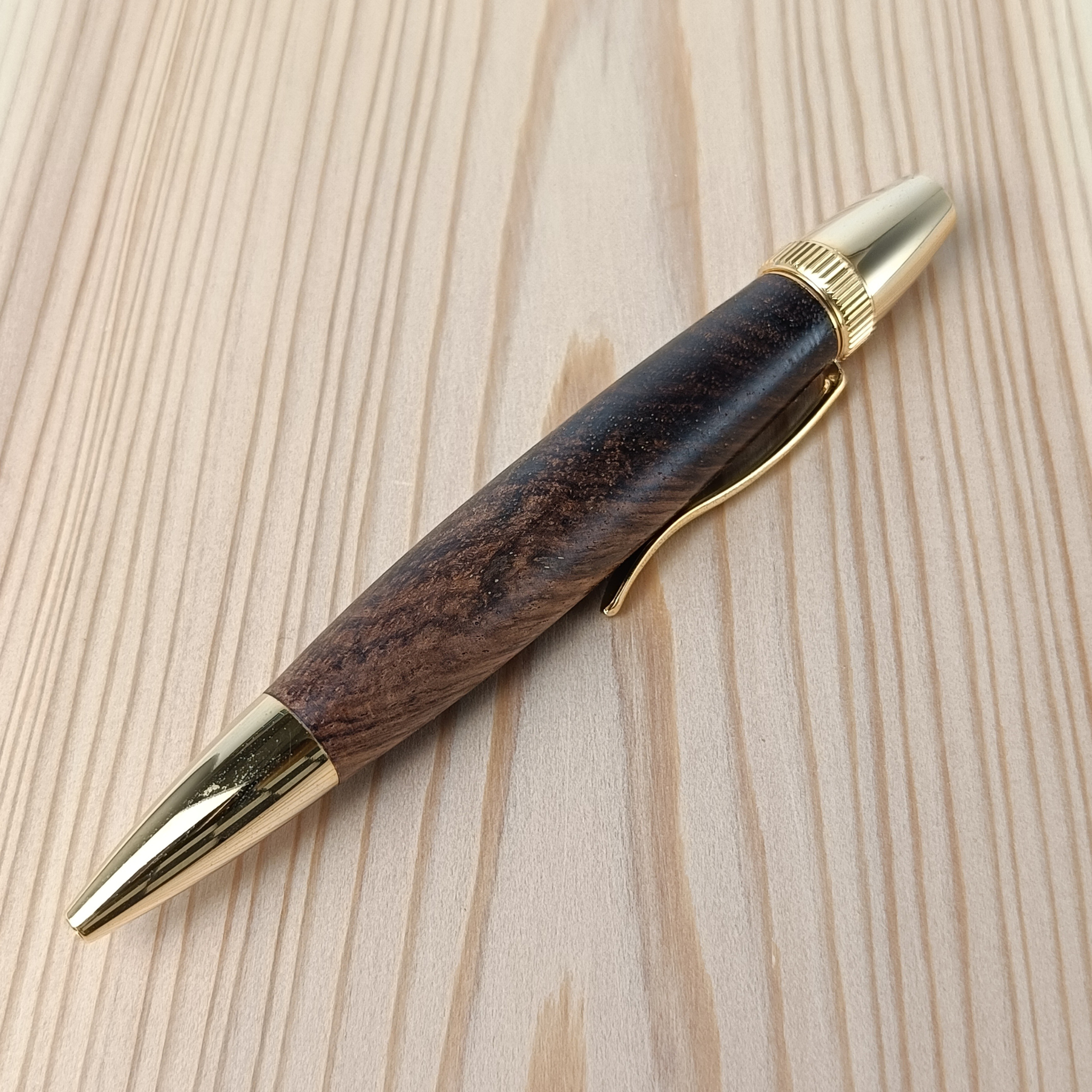 木目を楽しむ木軸ボールペン  銘木 ブビンガ