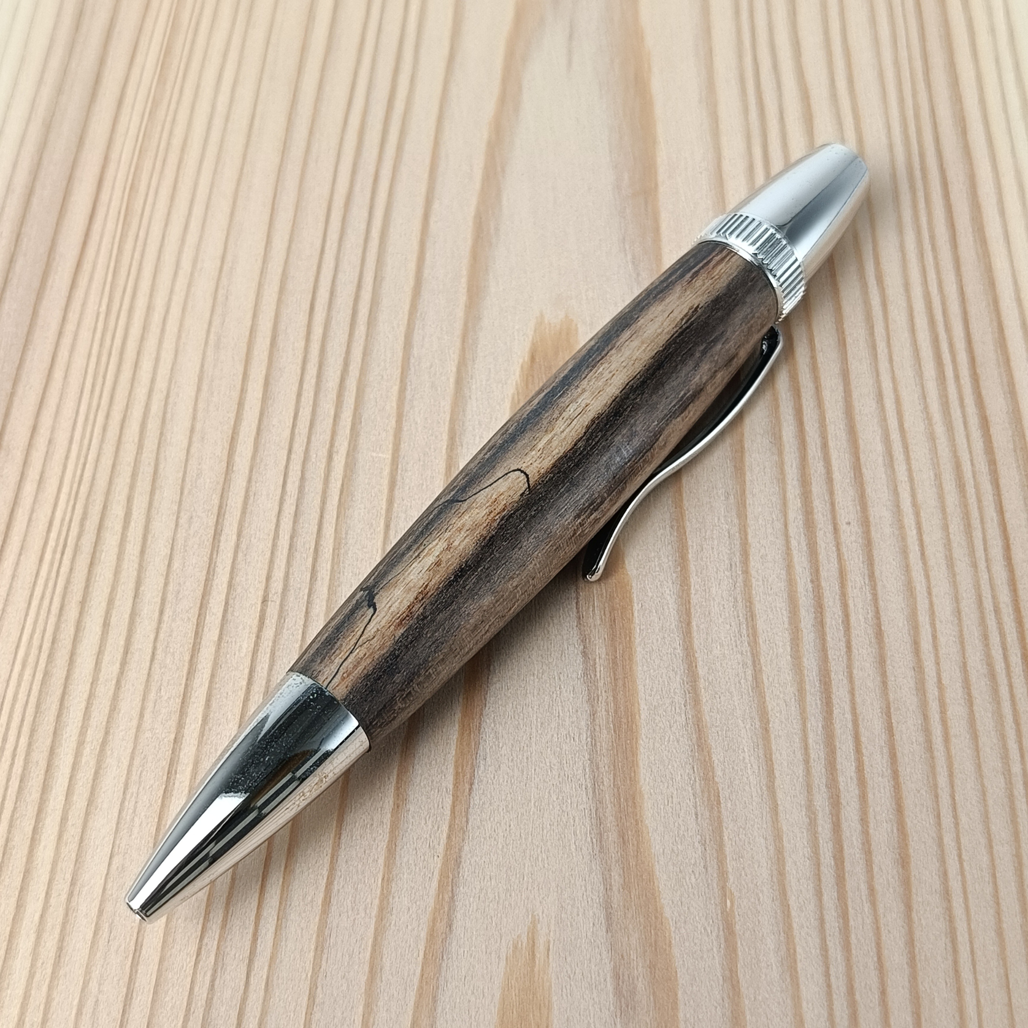 木目を楽しむ木軸ボールペン  銘木 黒柿