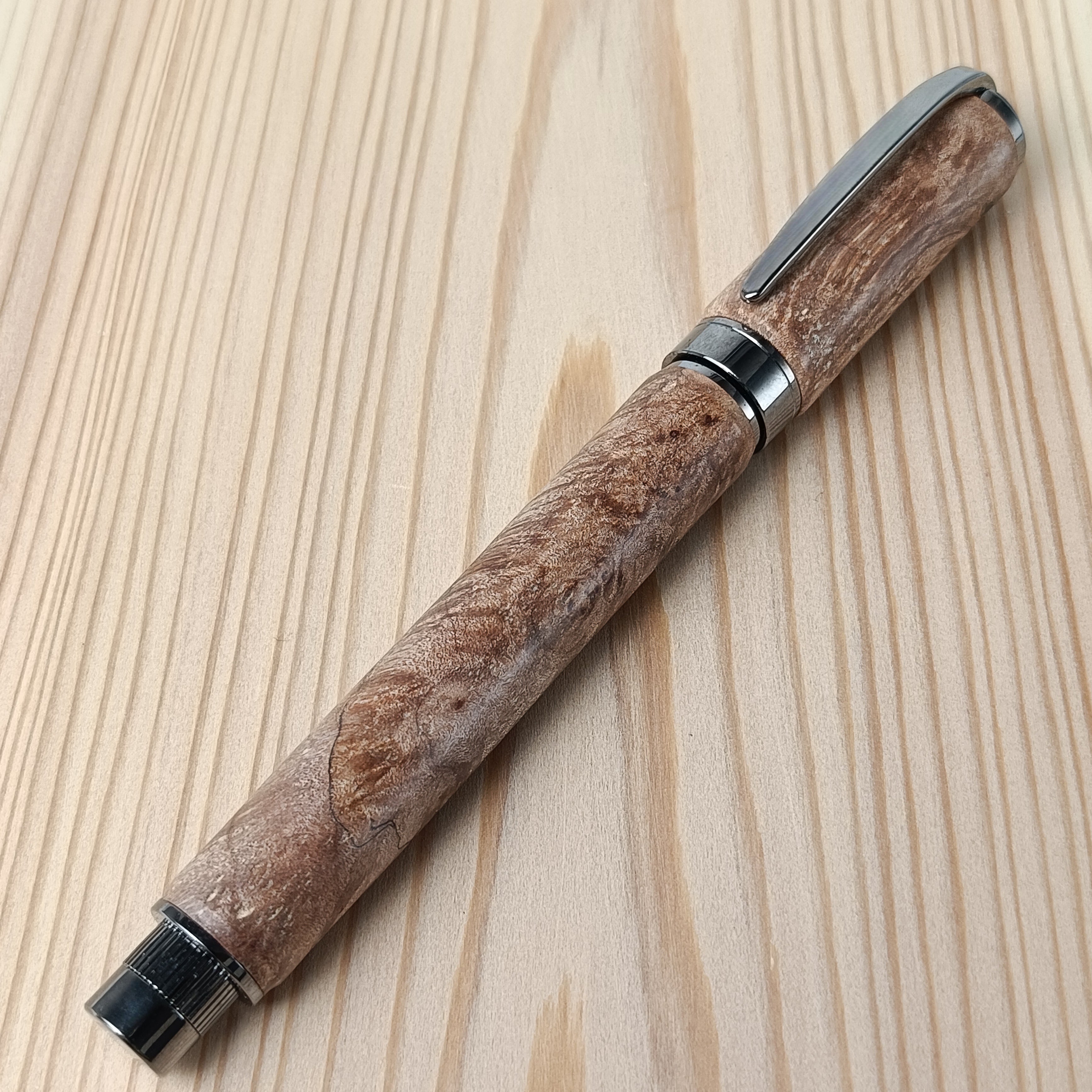 木目を楽しむ木軸ボールペン スタビライズドウッド レッド – RinneWorks