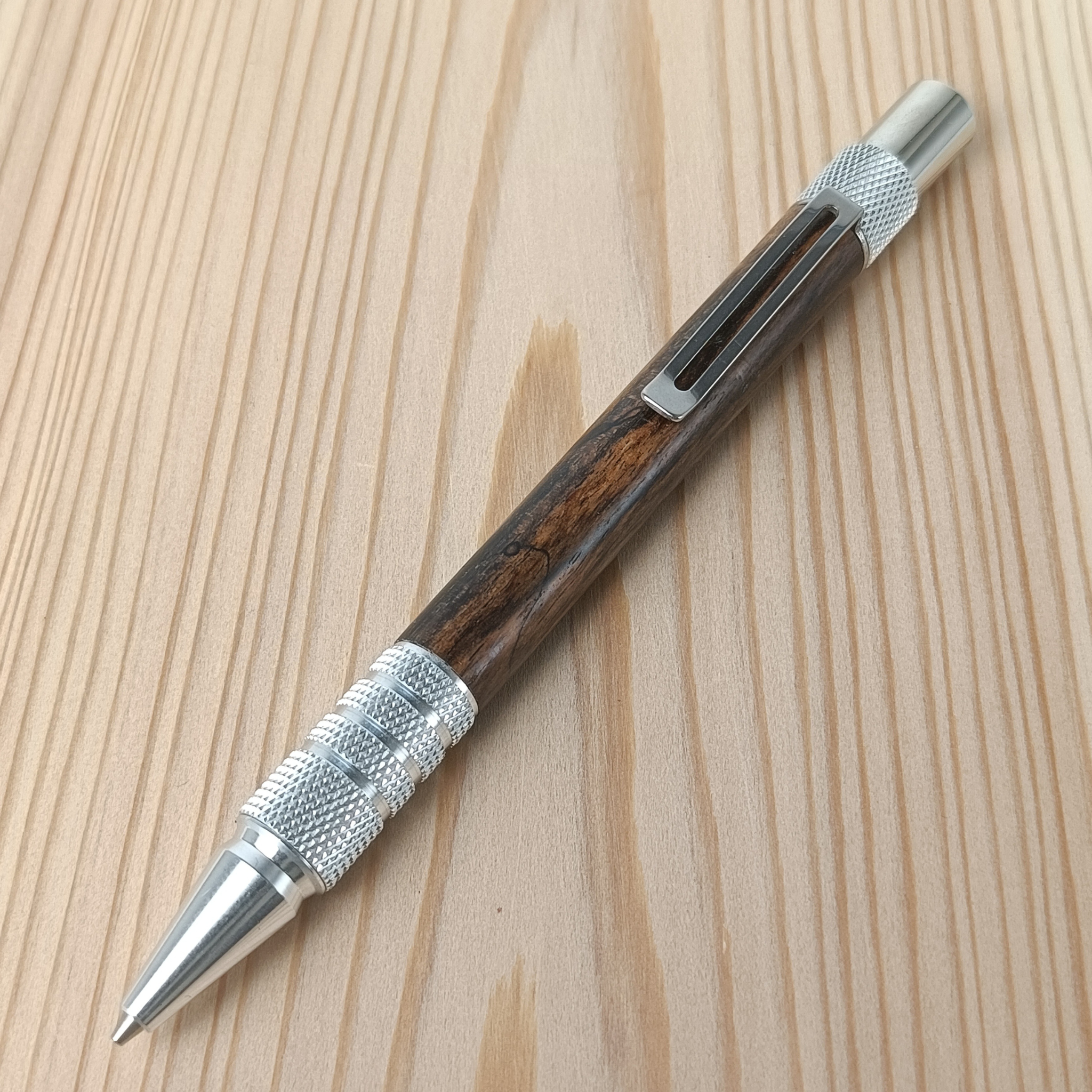 木目を楽しむ木軸シャープペンシル  銘木 黒柿