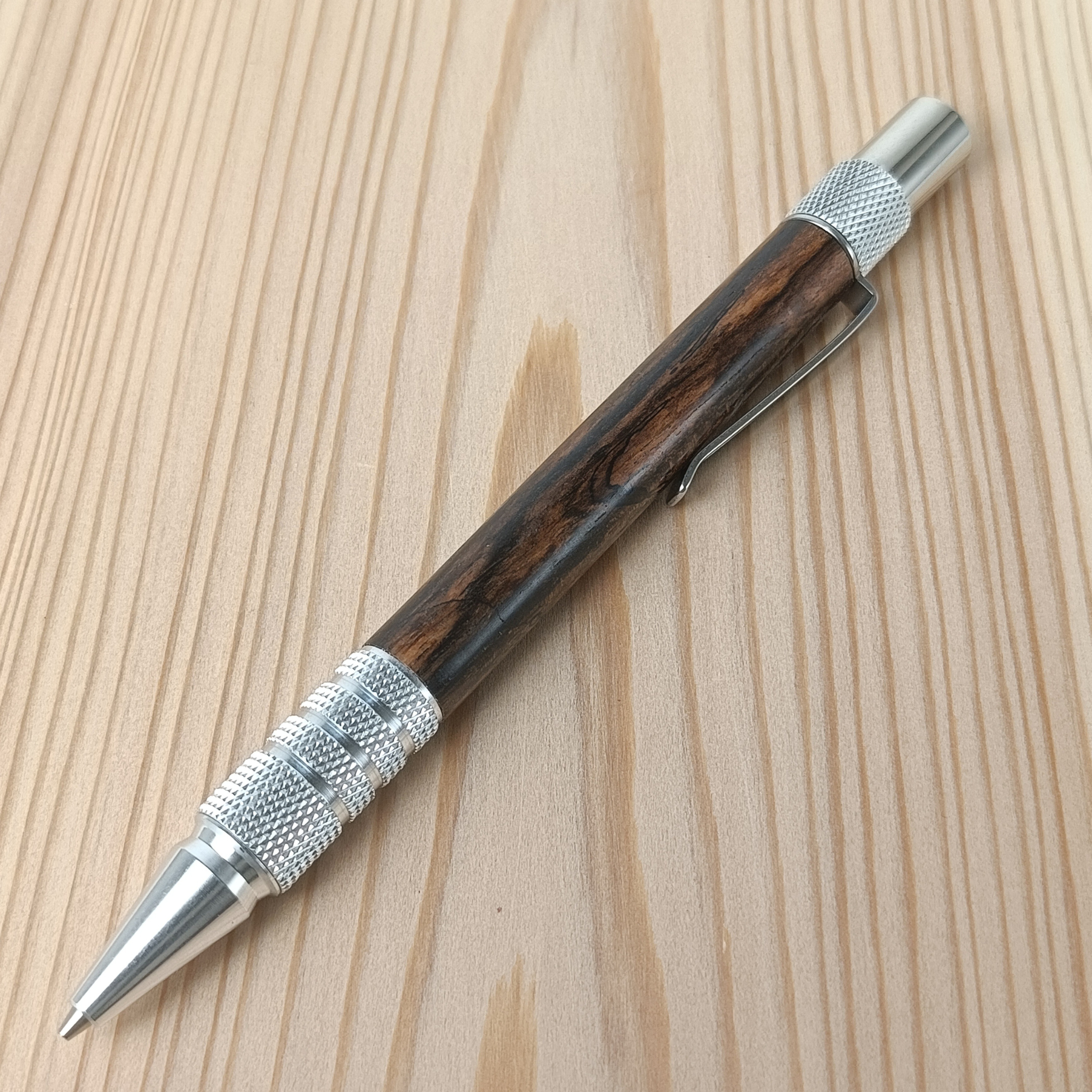 木目を楽しむ木軸シャープペンシル  銘木 黒柿