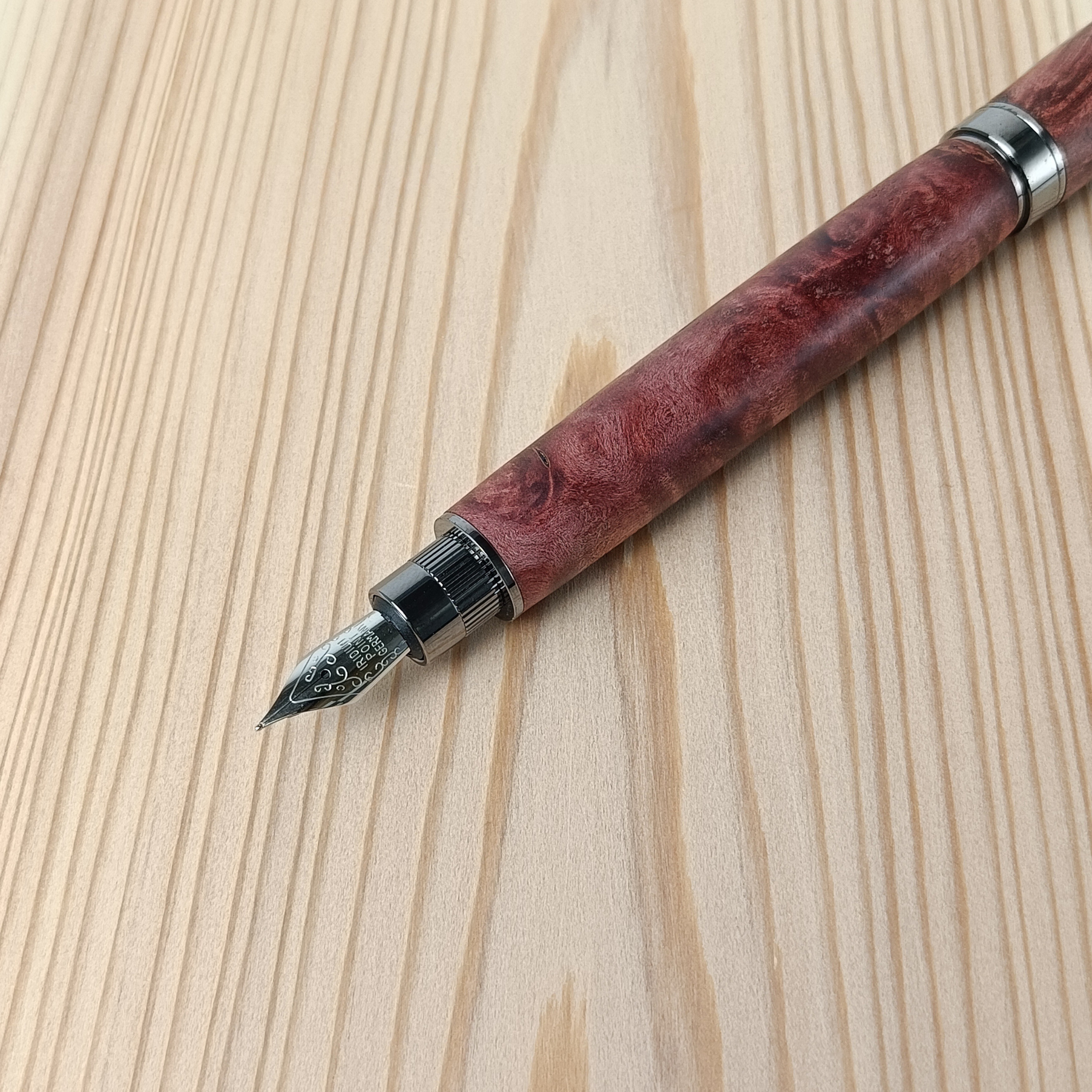 スタビライズドウッド 万年筆 レッド